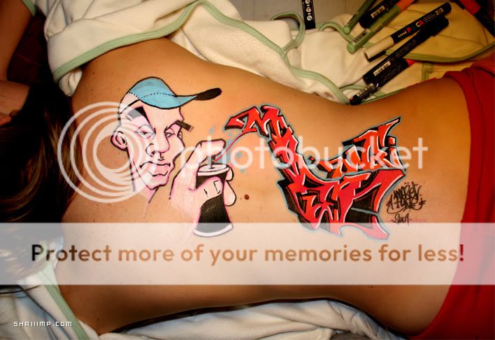 Graffitis en el cuerpo de mujeres! Graffitis en el cuerpo de mujeres!